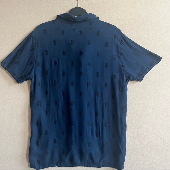 Onia Pineapple Vacation Button Down Shirt Deep Navy size M - Picture 8 of 12